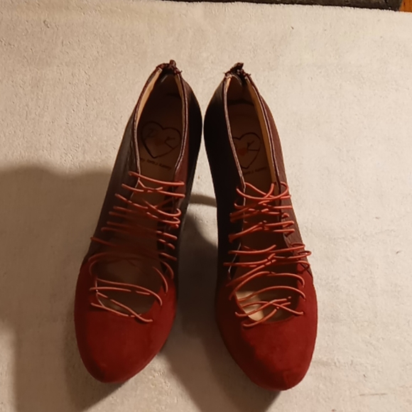 Penny loves kenny shoe size 9. - Picture 3 of 6